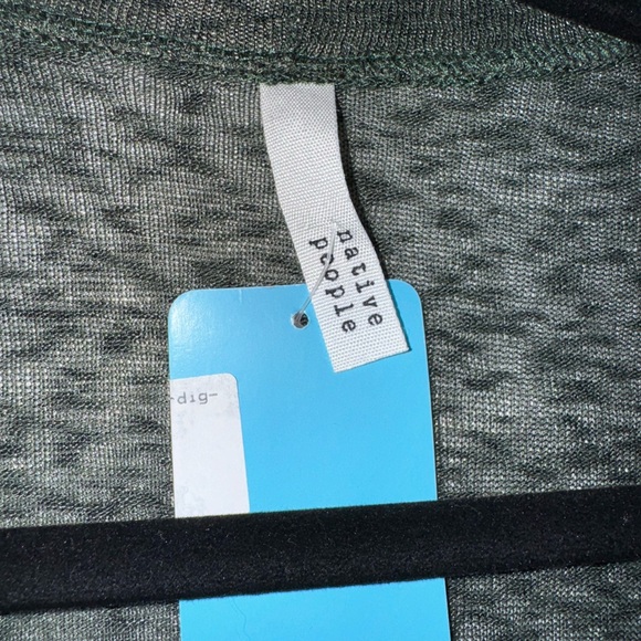 Green native people cardigan size small - Picture 2 of 4